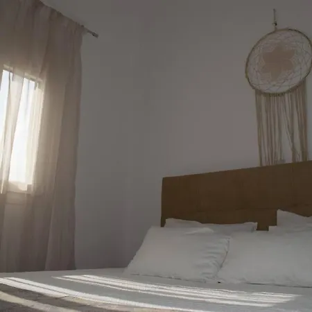 Apartment Lazaros & Pagona 2 *